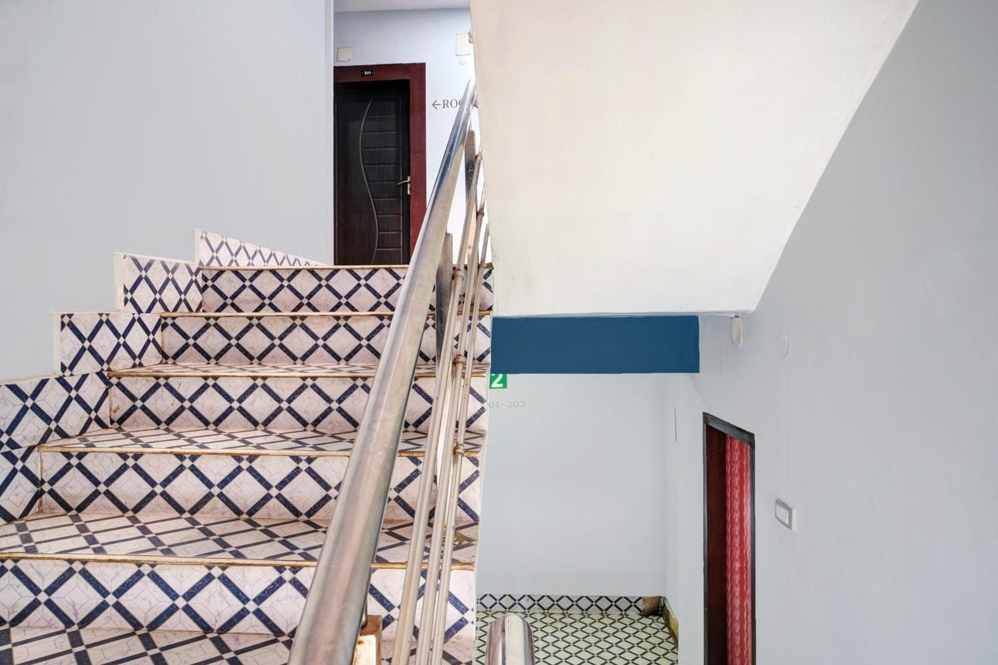 Hotel O Noonmati Guwahati Formerly Hotel Sundari Nunmati Экстерьер фото